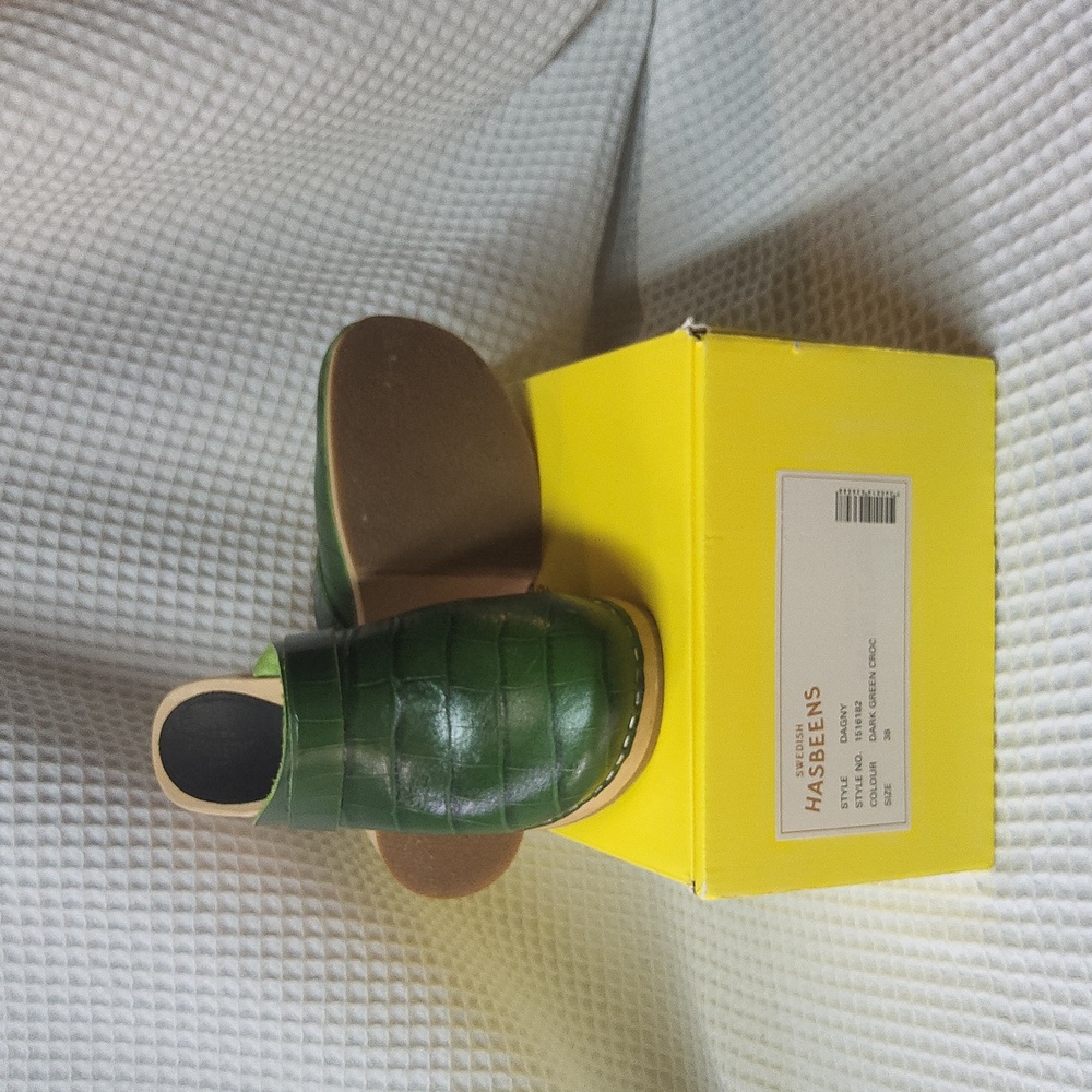 Swedish Hasbeens Green Croc-Embossed Leather Clogs - Picture 3 of 3